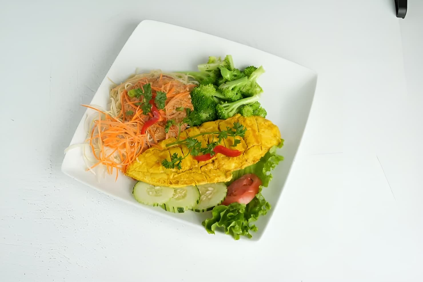 Satay Noodle plated at Maly Thai restaurant in St. Charles